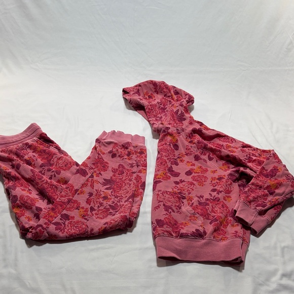 Old Navy Pants - Old navy floral sweat set size small and medium